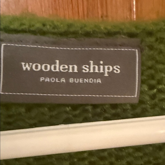 Wooden Ship Green knit V-Neck Sweater - Picture 4 of 6